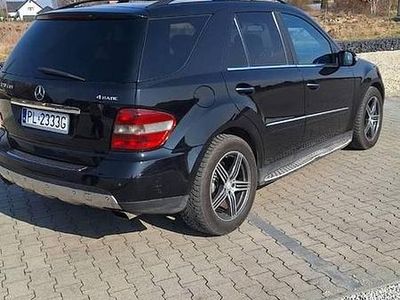 Czarny Używany 2007 Mercedes ML320 SUV | 26 000 zł