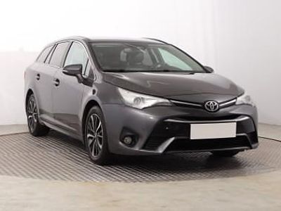 Używany Toyota Avensis 147 KM (108 kW) 2018 Szary Kombi