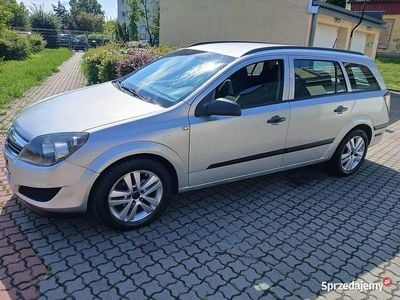 Używany Opel Astra 2009 Srebrny Kombi