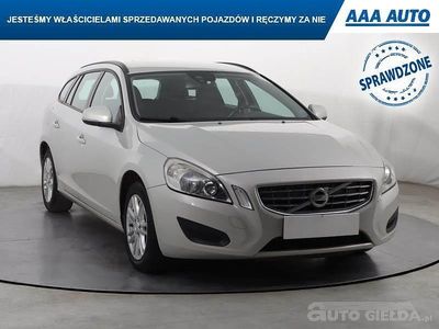 Używany Volvo V60 2013 Srebrny Kombi