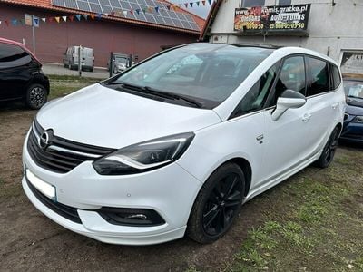 Używany Opel Zafira OPC 170 KM (125 kW) 2018 Biały Minivan