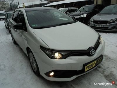 Biały (metalik, perła) Używany 2018 Toyota Auris Hybrid Hatchback | 59 900 zł (Uczciwa cena)