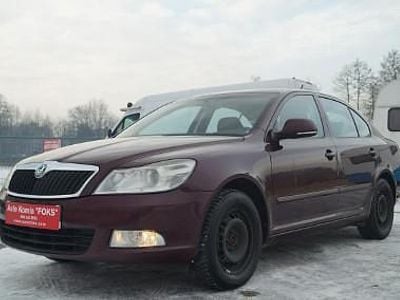 Używany Skoda Octavia Ambiente 105 KM (77 kW) 2011 Bordowy Sedan/Limuzyna