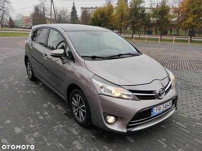Brązowobeżowy Używany 2015 Toyota Verso Premium Minivan | 48 900 zł (Dość drogi)