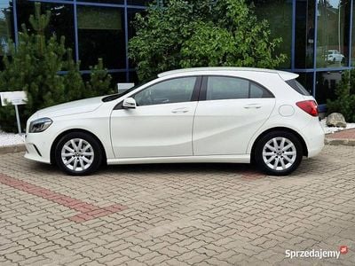 Biały Używany 2017 Mercedes A160 Hatchback | 60 999 zł (Uczciwa cena)