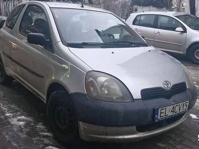 Srebrny Używany 2002 Toyota Yaris Hatchback | 1300 zł (Super Cena)