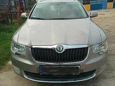 Używany Skoda Superb 2011 Srebrny Kombi