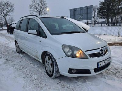 Biały Używany 2007 Opel Zafira Minivan | 6199 zł (Uczciwa cena)