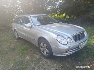 Używany Mercedes E320 Avantgarde 2005 Srebrny Sedan/Limuzyna