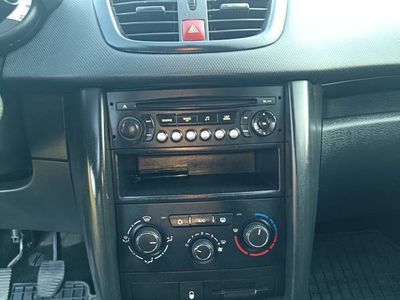 Srebrny Używany 2010 Peugeot 207 Hatchback | 13 999 zł (Dość drogi)