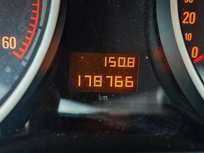 Zielony Używany 2010 Opel Zafira Minivan | 16 500 zł (Dość drogi)