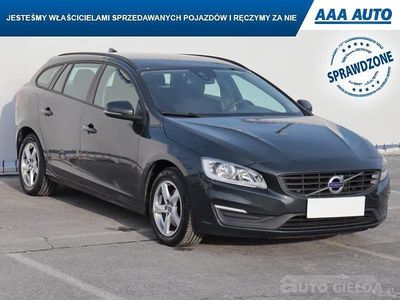 Używany Volvo V60 2016 Czarny Kombi