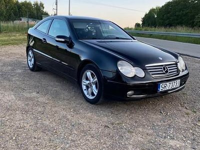Używany Mercedes C180 2002 Czarny Coupe