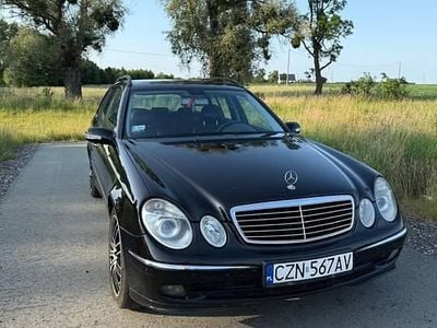 Czarny Używany 2004 Mercedes E320 Kombi | 12 500 zł