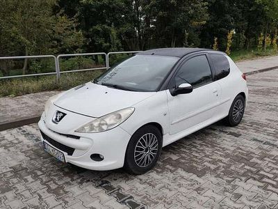 Biały (metalik) Używany 2011 Peugeot 206+ Hatchback | 4999 zł