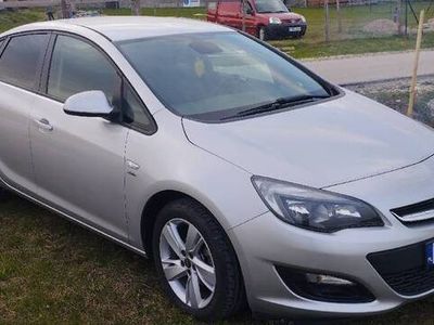 używany Opel Astra sedan