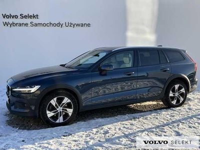 Używany Volvo V60 CC 197 KM (144 kW) 2022 Niebieski Kombi