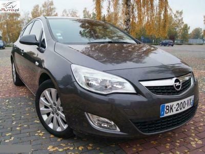 Szary Używany 2011 Opel Astra Cosmo Hatchback | 32 900 zł (Drogi)