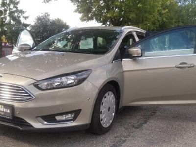 Złoty Używany 2015 Ford Focus Titanium Sedan/Limuzyna | 35 900 zł (Dość drogi)
