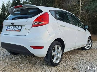 Biały Używany 2010 Ford Fiesta Hatchback | 16 800 zł (Uczciwa cena)