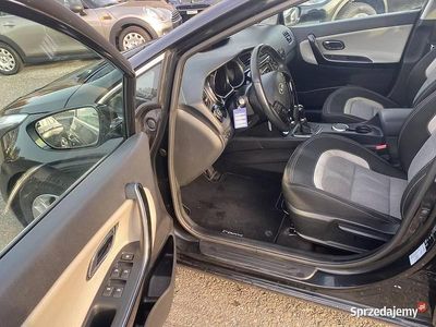 Używany Kia Ceed 135 KM (99 kW) 2013 Biały Hatchback