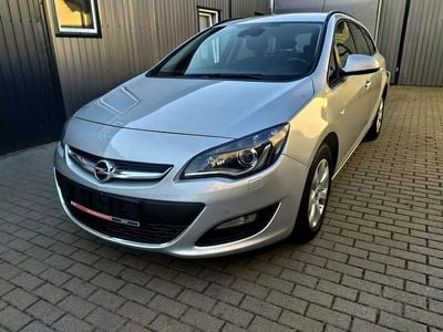 Srebrny (metalik) Używany 2014 Opel Astra Kombi | 28 900 zł (Uczciwa cena)