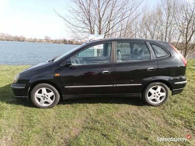 używany Nissan Almera Tino 200000 LPG hak długie opłaty