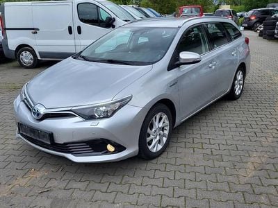 Używany Toyota Auris Hybrid 2018 Srebrny Kombi