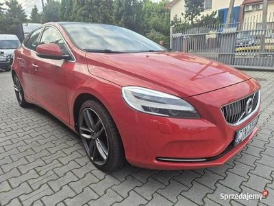 Czerwony Używany 2016 Volvo V40 Inscription Kombi | 39 500 zł (Dobra cena)