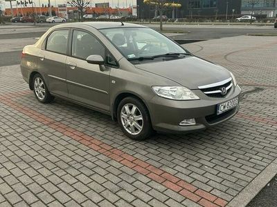 używany Honda City 1.4 benzyna gaz. 2007. Komplet opon zimowych