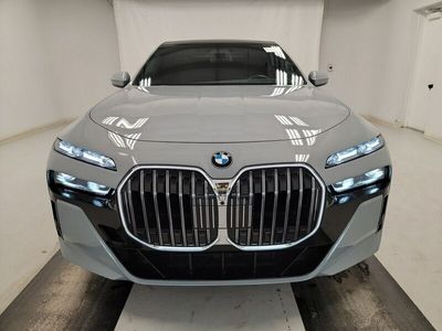 używany BMW 740 3dm 375KM 2023r. 18 210km