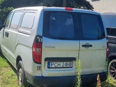 Szary Używany 2009 Hyundai H-1 Minivan | 11 000 zł