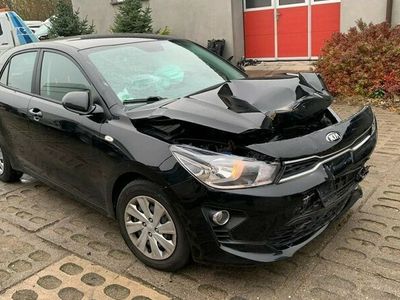 używany Kia Rio 1.2dm 84KM 2021r. 65 299km