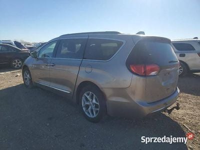 Używany Chrysler Pacifica Touring 2017 Złoty Kombi