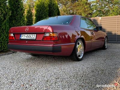 Wiśniowy Używany 1991 Mercedes E300 Coupe | 39 000 zł