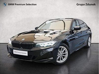 Czarny szafir metalizowany Używany 2022 BMW 318 Shadowline Sedan/Limuzyna | 132 900 zł (Drogi)