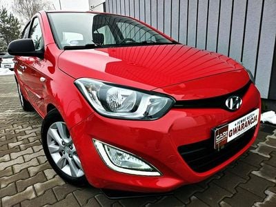 Używany Hyundai i20 99 KM (72 kW) 2013 Czerwony ciemny (metalik) Hatchback