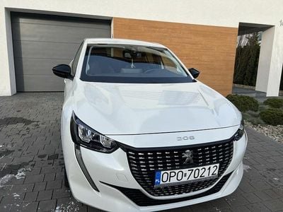 Biały Używany 2022 Peugeot 208 Style Hatchback | 42 900 zł (Uczciwa cena)