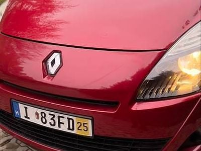 Wiśniowy Używany 2011 Renault Grand Scénic III Minivan | 19 900 zł (Dość drogi)