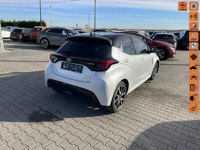 Używany Toyota Yaris Hybrid 116 KM (85 kW) 2021 Biały Hatchback