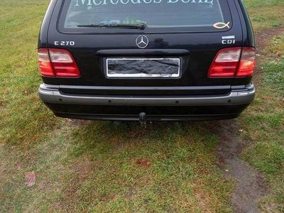 Czarny Używany 2001 Mercedes E270 Elegance Sedan/Limuzyna | 19 500 zł