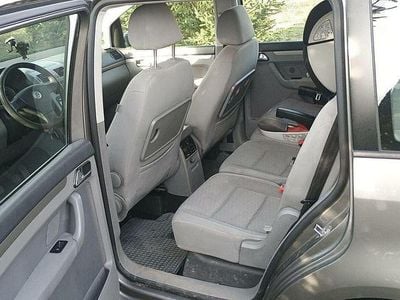 Używany VW Touran 105 KM (77 kW) 2008 Brązowobeżowy Minivan