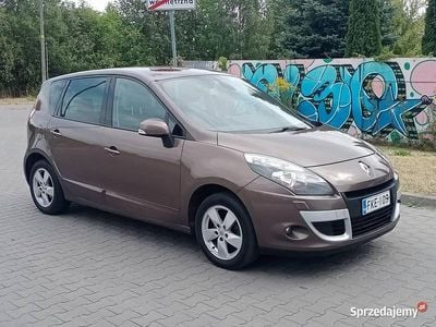 Brązowy Używany 2011 Renault Scénic Minivan | 17 800 zł (Uczciwa cena)