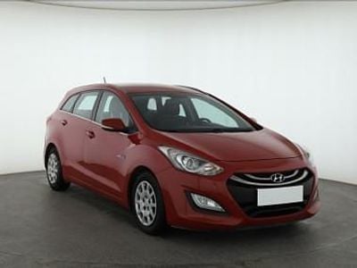 Używany Hyundai i30 110 KM (80 kW) 2013 Czerwony Kombi
