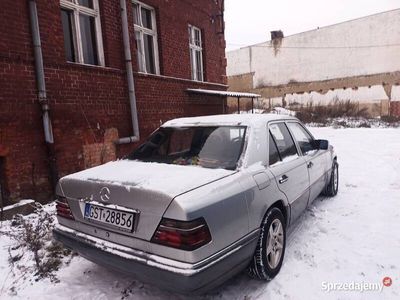 używany Mercedes E200 