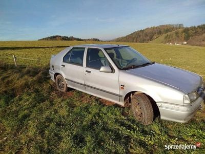 Srebrny Używany 1992 Renault 19 Hatchback | 1000 zł