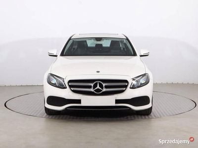 Mercedes E200