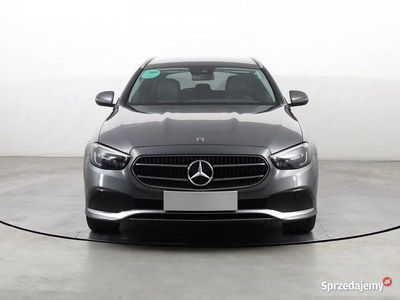 Szary Używany 2020 Mercedes E200 Kombi | 116 999 zł