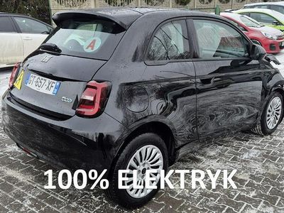 Czarny (metalik, perła) Używany 2024 Fiat 500e Hatchback | 19 999 zł