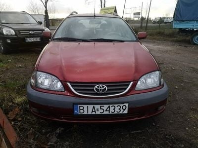 Bordowy Używany 2001 Toyota Avensis Kombi | 3999 zł